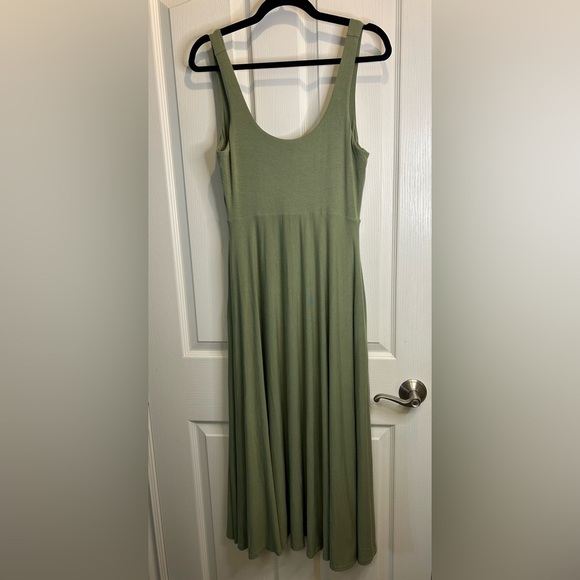 🌿”Athleta” Super Soft Sage Green Fully Lined Sleeveless Maxi Dress w/ Pockets🍃